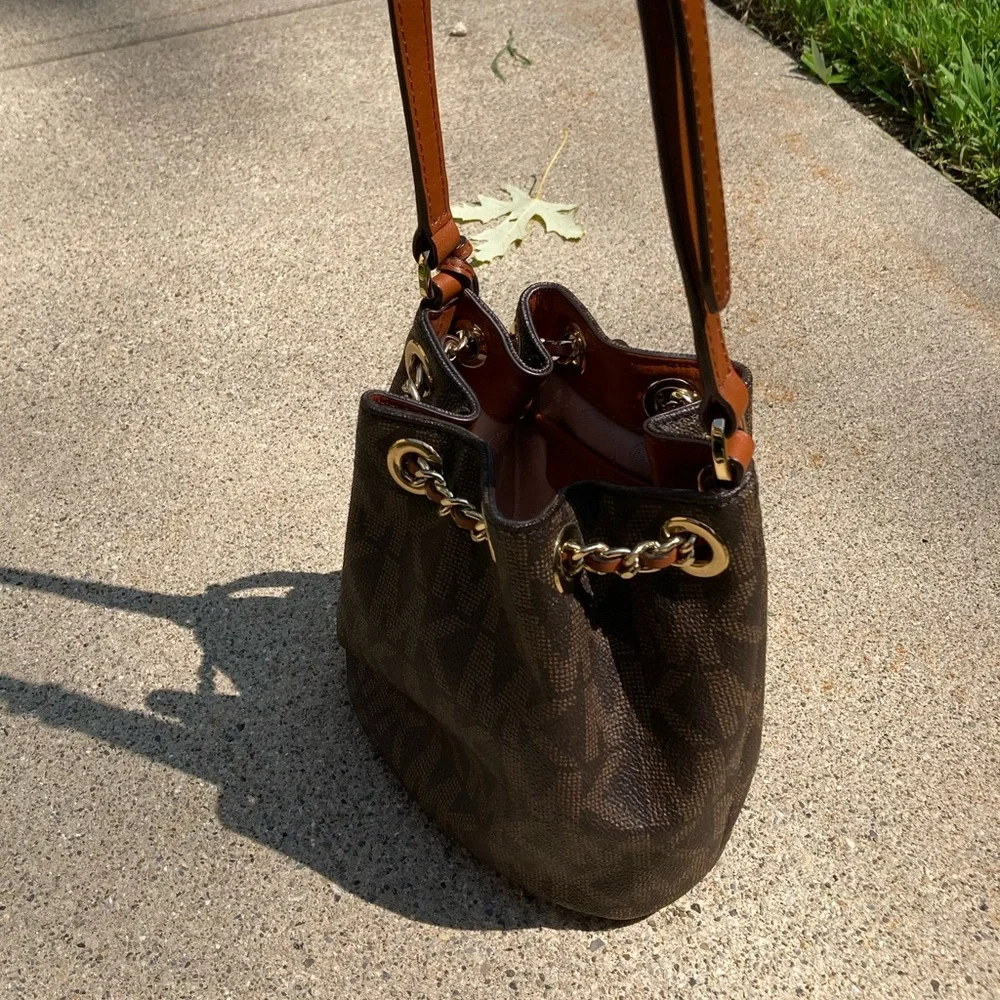 Michael Kors Brown Bucket Bag Crossbody Purse Gold Chain - Picture 7 of 17